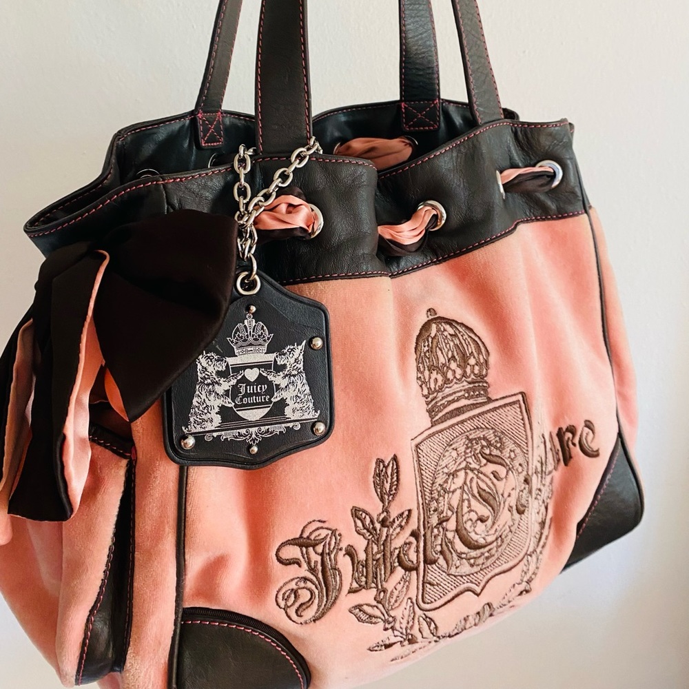 SOLD☁️🧃 Juicy Couture Pink Velour Daydreamer bag - Picture 2 of 11